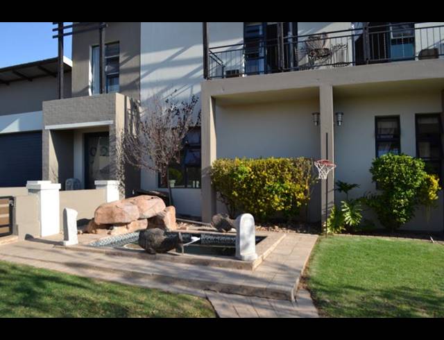 3 BEDROOM HOUSE FOR SALE IN COPPERLEAF ESTATE